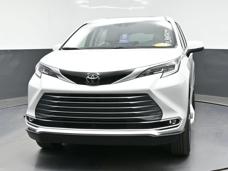 New 2026 Toyota Sienna Hybrid Limited - BraunAbility Side Entry In Floor Automatic Ramp