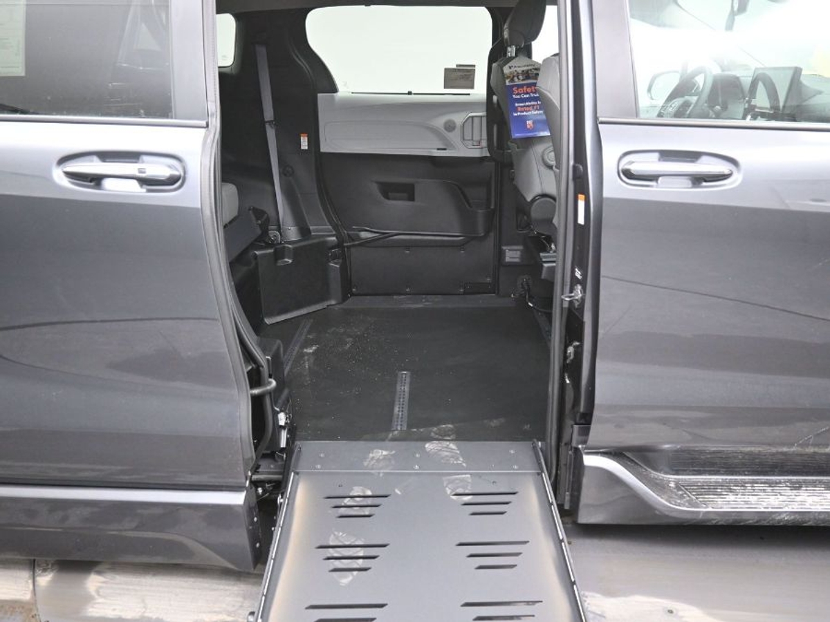 2025 TOYOTA SIENNA - Image 12
