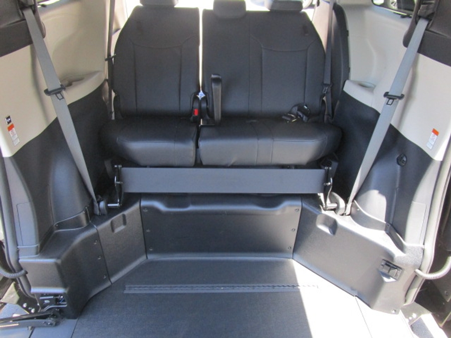 New 2026 Toyota Sienna Hybrid XSE Sport - BraunAbility Side Entry Fold Out Automatic Ramp