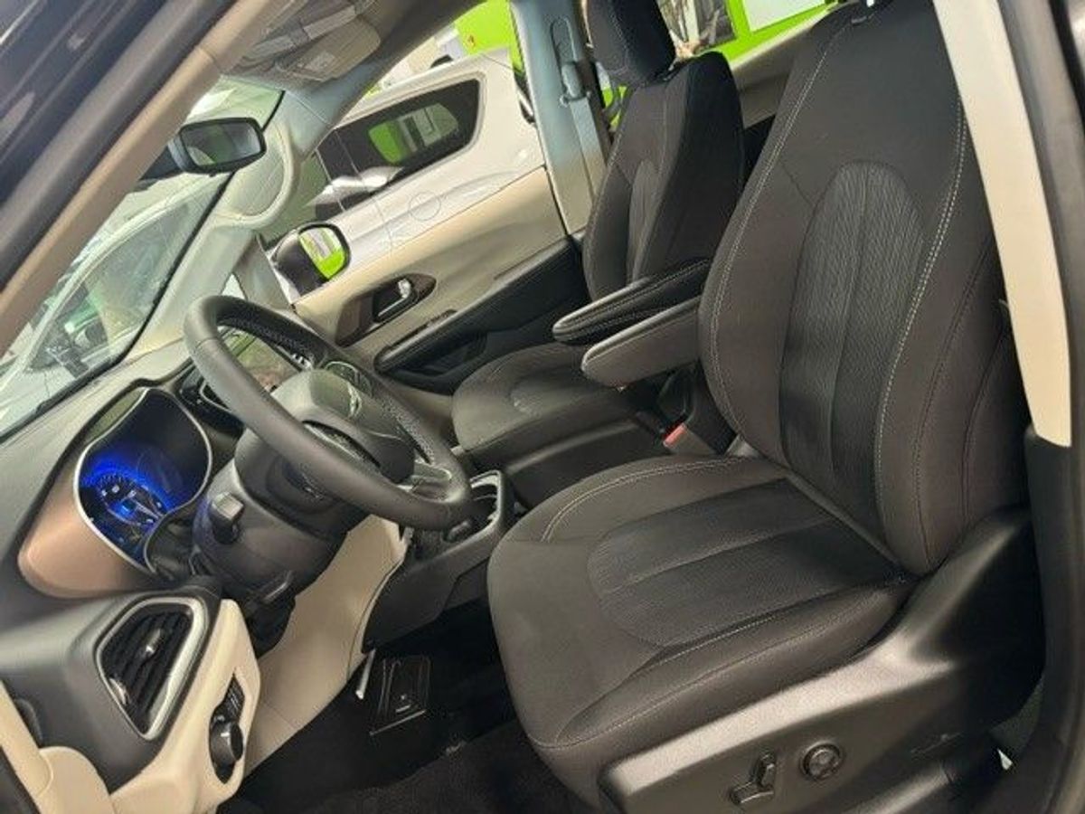 2024 CHRYSLER VOYAGER - Image 20