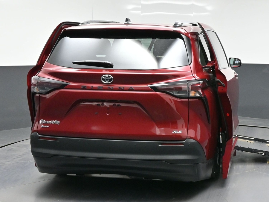 Red Toyota Sienna image number 5