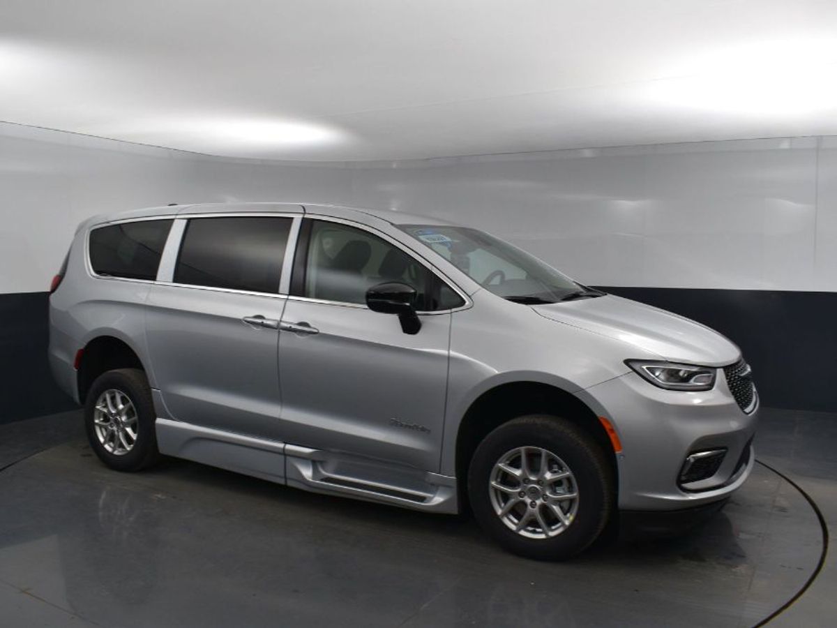 2024 CHRYSLER PACIFICA - Image 9