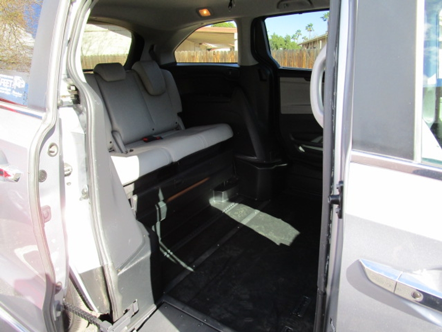 Used 2019 Honda Odyssey EX-L - BraunAbility Side Entry Entry In Floor Automatic Ramp