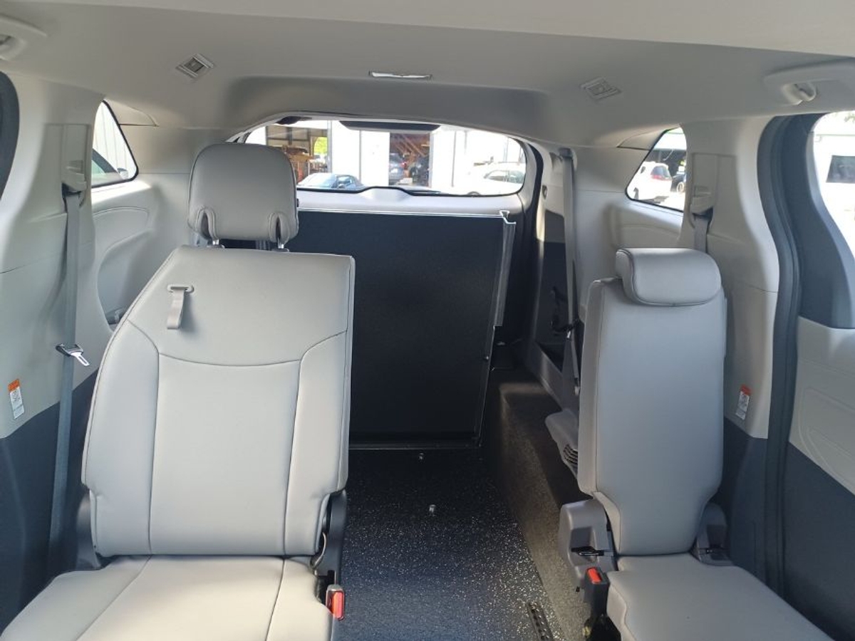 2024 TOYOTA SIENNA - Image 11