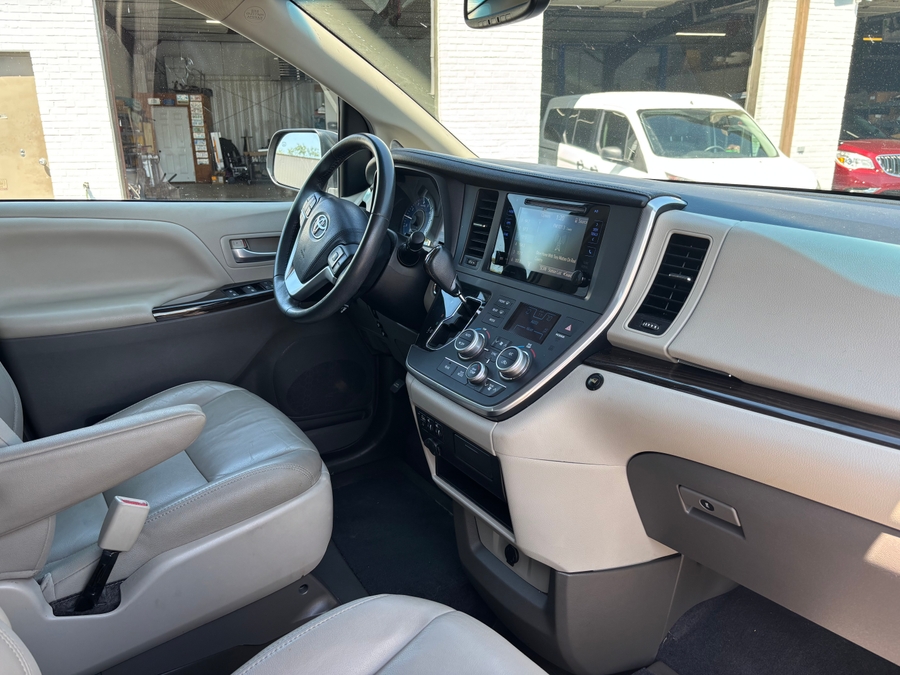 Used 2017 Toyota Sienna XLE - VMI Side Entry Entry In Floor Automatic Ramp