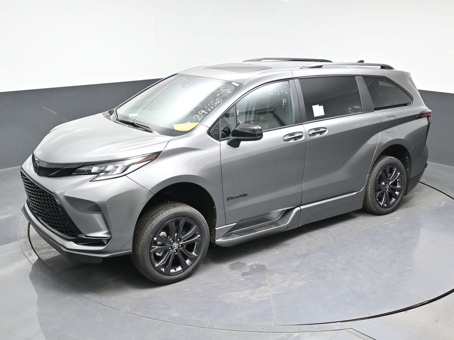 New 2026 Toyota Sienna Hybrid XSE Sport - BraunAbility Side Entry Entry Fold Out Automatic Ramp