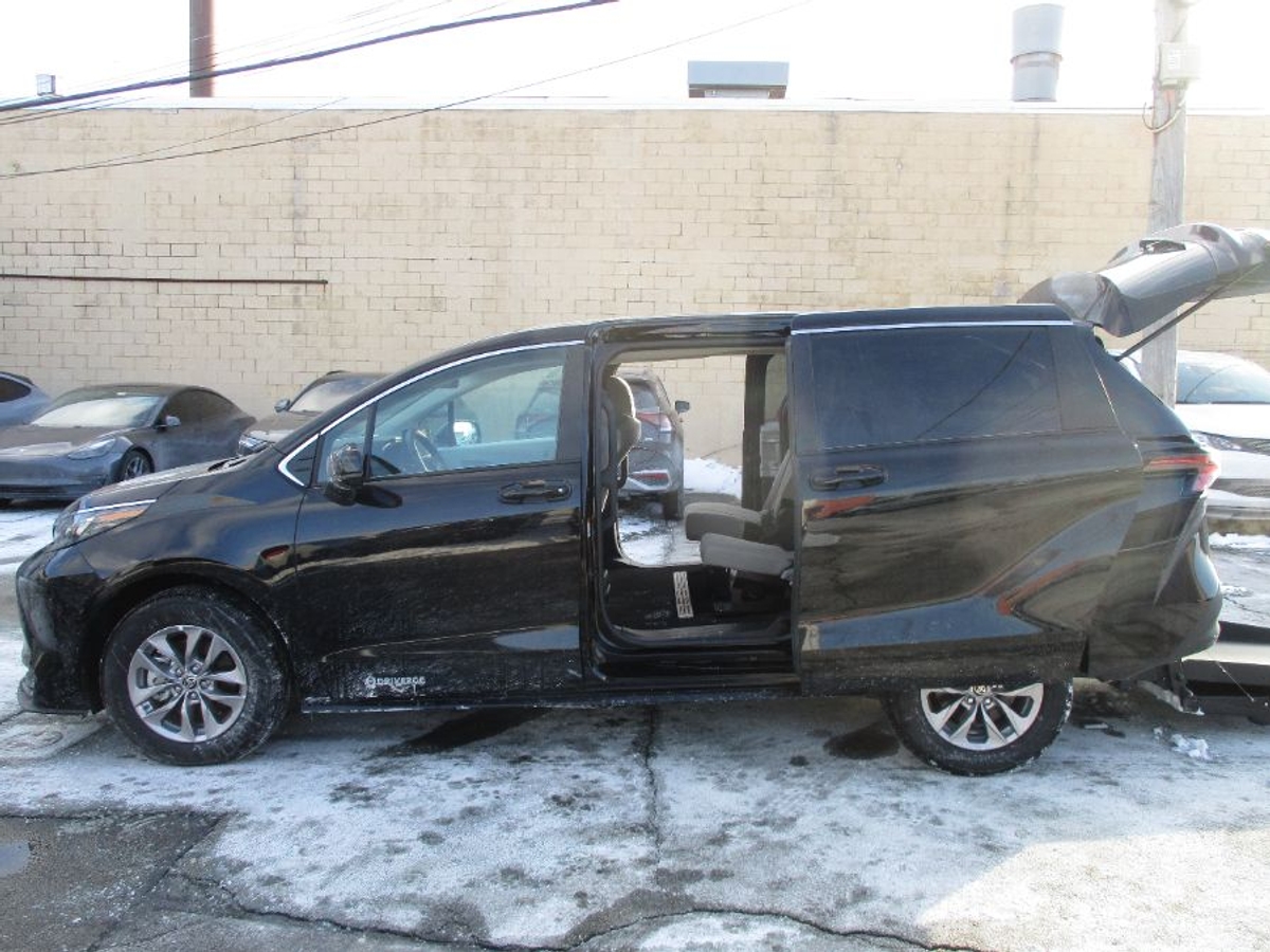 2025 TOYOTA SIENNA - Image 12