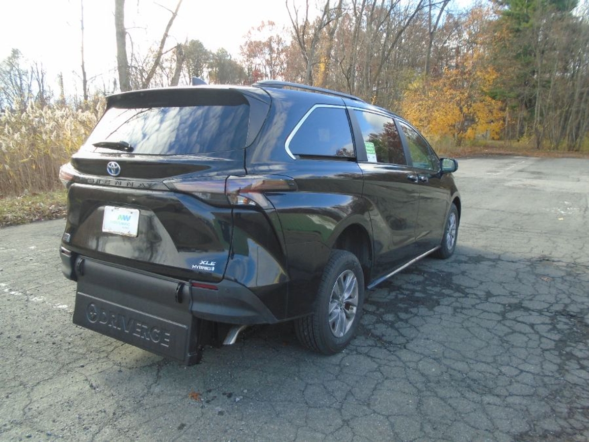 2024 TOYOTA SIENNA - Image 10