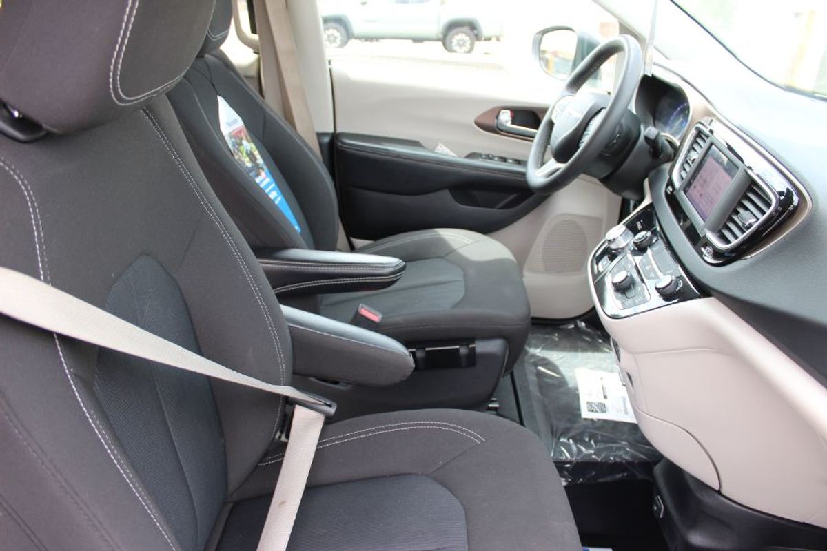 2023 CHRYSLER VOYAGER - Image 17