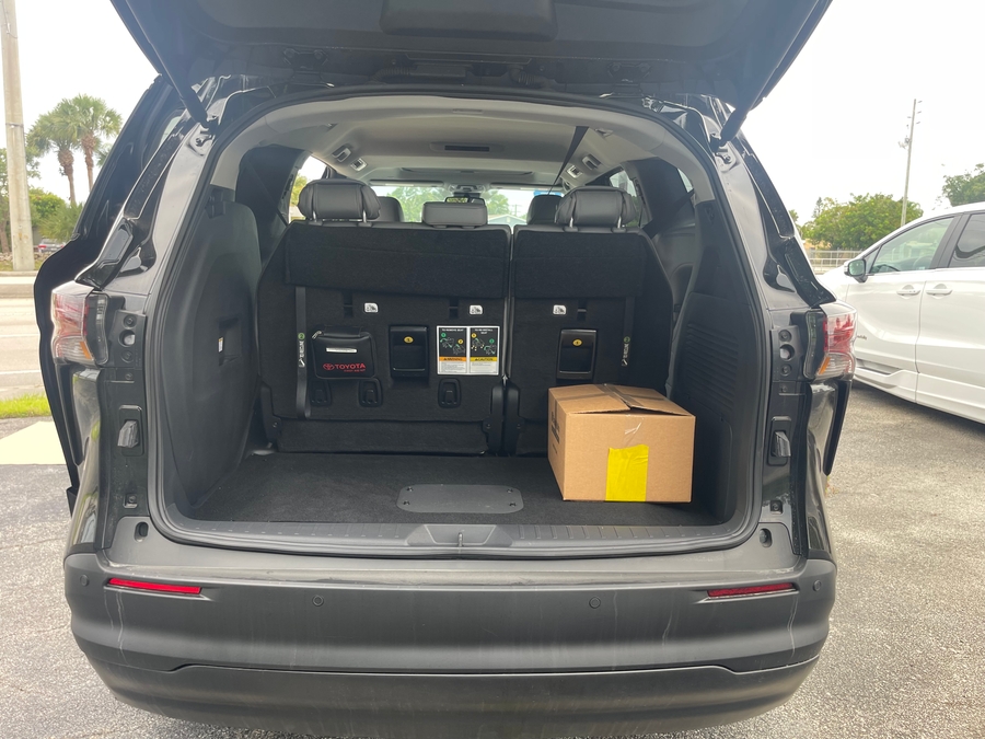 Black Toyota Sienna image number 5