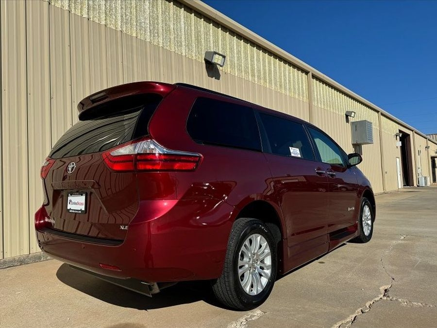 Used 2016 Toyota Sienna XLE - BraunAbility Side Entry In Floor Automatic Ramp