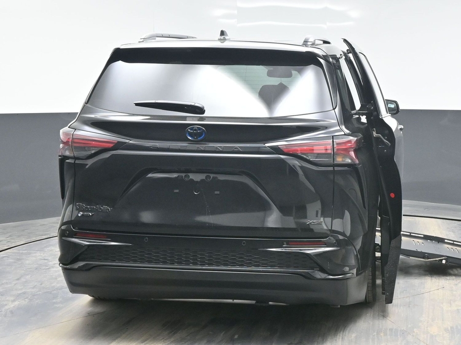 Black Toyota Sienna image number 9