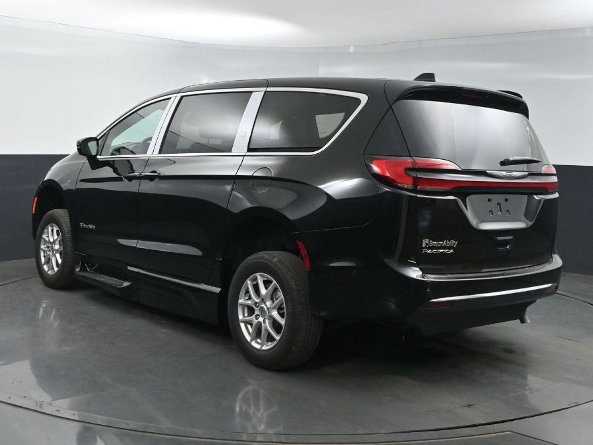 2025 CHRYSLER PACIFICA - Image 5