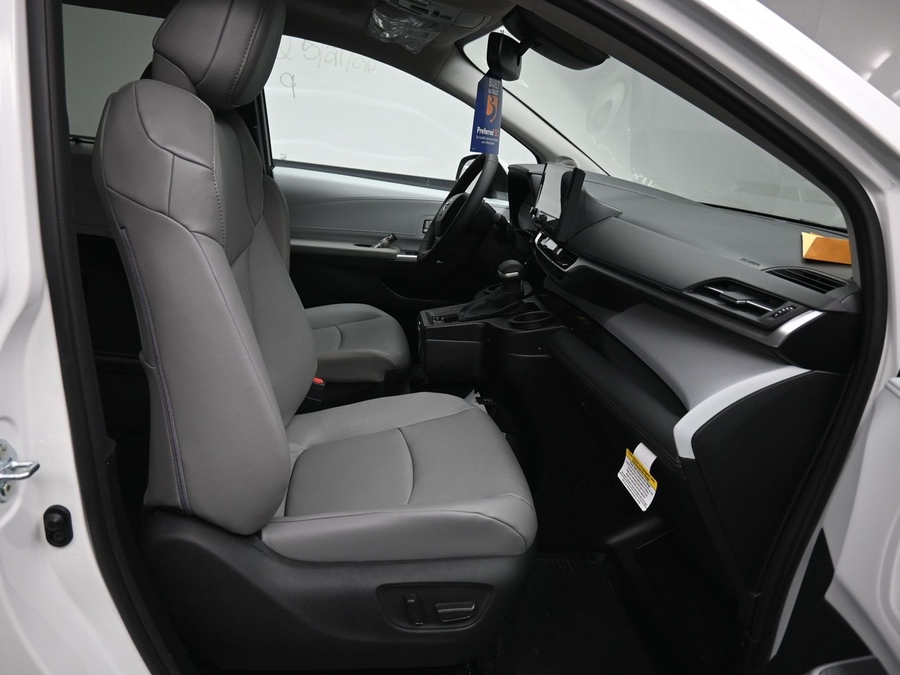 New 2026 Toyota Sienna Hybrid XLE Add - BraunAbility Side Entry Entry In Floor Automatic Ramp