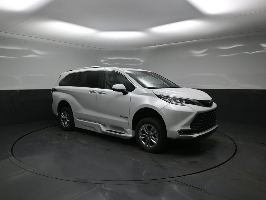 New 2026 Toyota Sienna Hybrid Limited - BraunAbility Side Entry In Floor Automatic Ramp