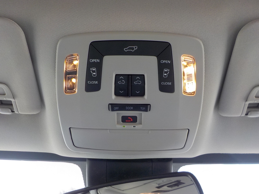 Blue Toyota Sienna image number 37