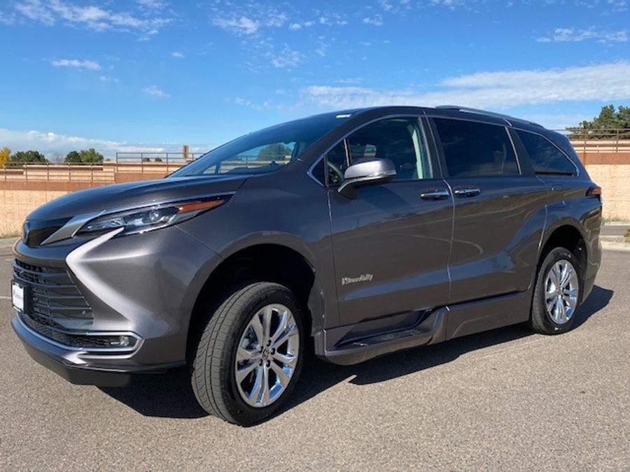 Used 2024 Toyota Sienna Hybrid Platinum - BraunAbility Side Entry Entry Fold Out Automatic Ramp