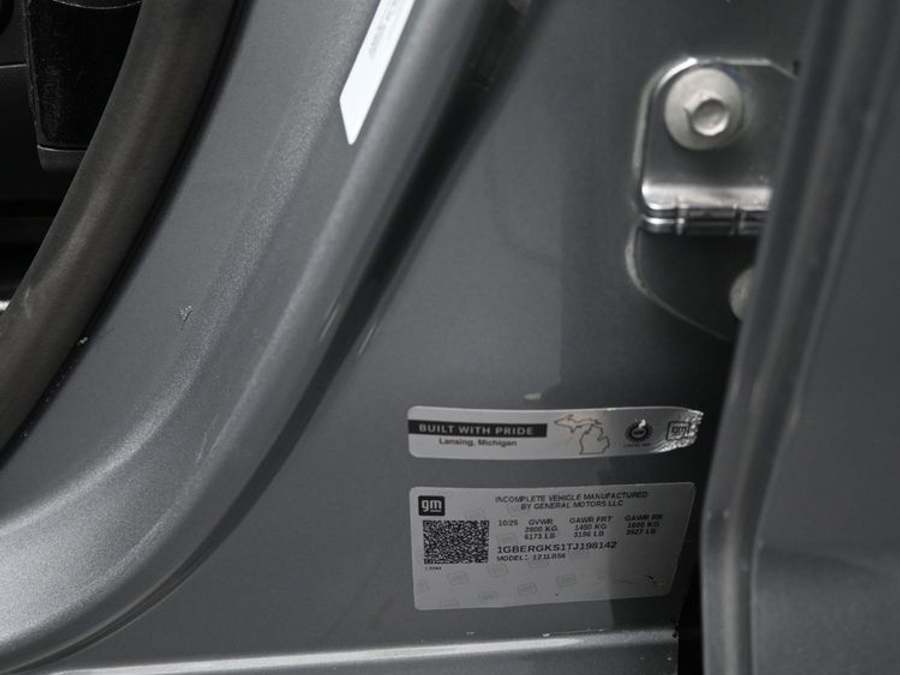 New 2026 Chevrolet Traverse 1LT Midnight - BraunAbility Side Entry Entry In Floor Automatic Ramp