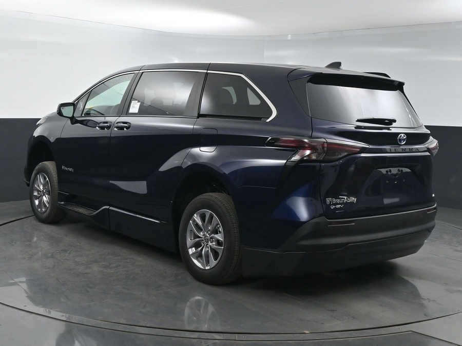 New 2025 Toyota Sienna Hybrid LE - BraunAbility Side Entry Entry Fold Out Automatic Ramp