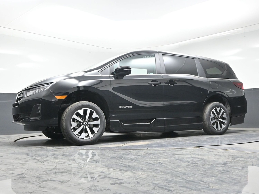 Black Honda Odyssey image number 16