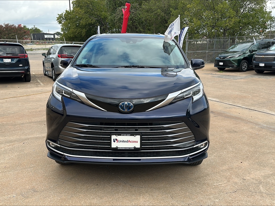 Used 2021 Toyota Sienna Hybrid Limited - BraunAbility Side Entry Fold Out Automatic Ramp