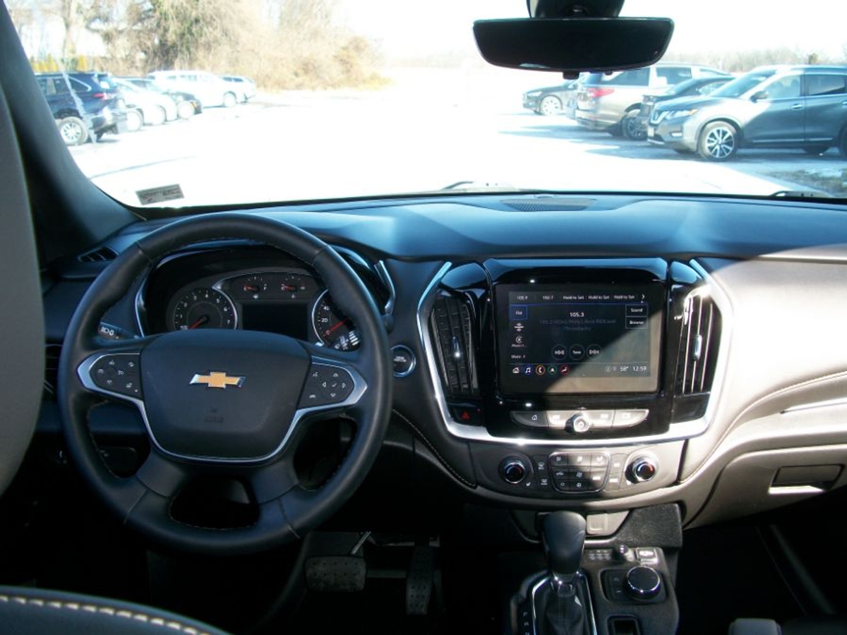 Black Chevrolet Traverse image number 2
