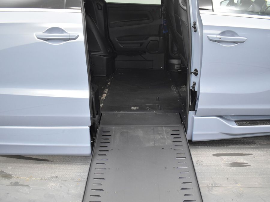 New 2025 Honda Odyssey Sport - BraunAbility Side Entry Entry In Floor Automatic Ramp