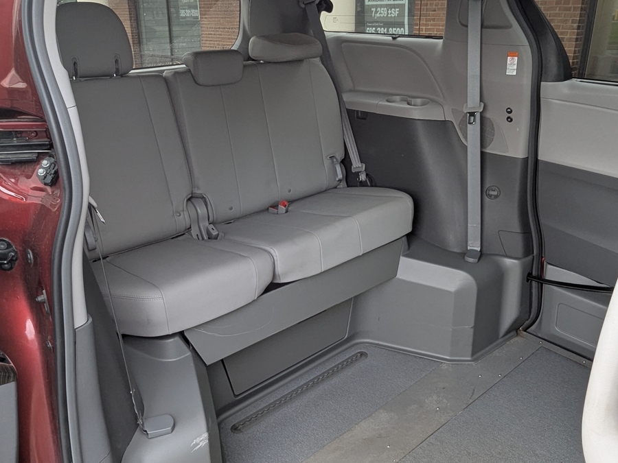 Used 2019 Toyota Sienna XLE - VMI Side Entry Entry In Floor Automatic Ramp