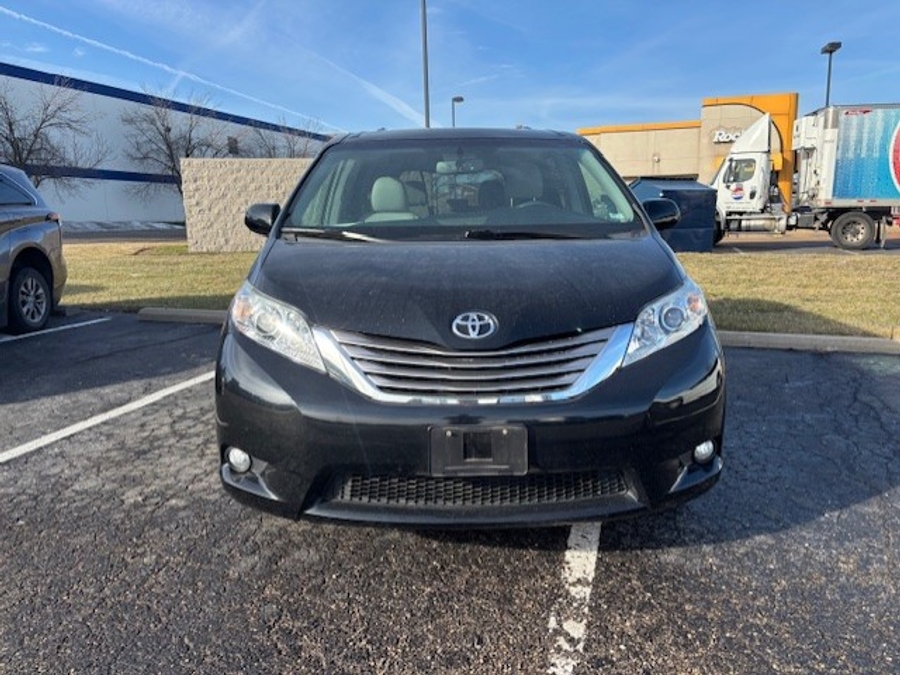 Used 2017 Toyota Sienna XLE - BraunAbility Side Entry Entry In Floor Automatic Ramp