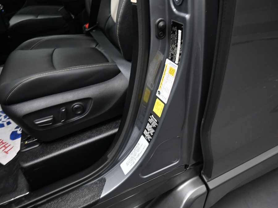 New 2026 Toyota Sienna Hybrid Limited - BraunAbility Side Entry Entry In Floor Automatic Ramp
