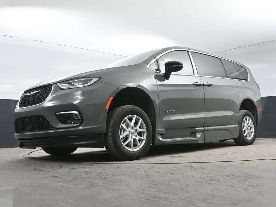 Used 2025 Chrysler Pacifica Select Safety - BraunAbility Side Entry In Floor Automatic Ramp