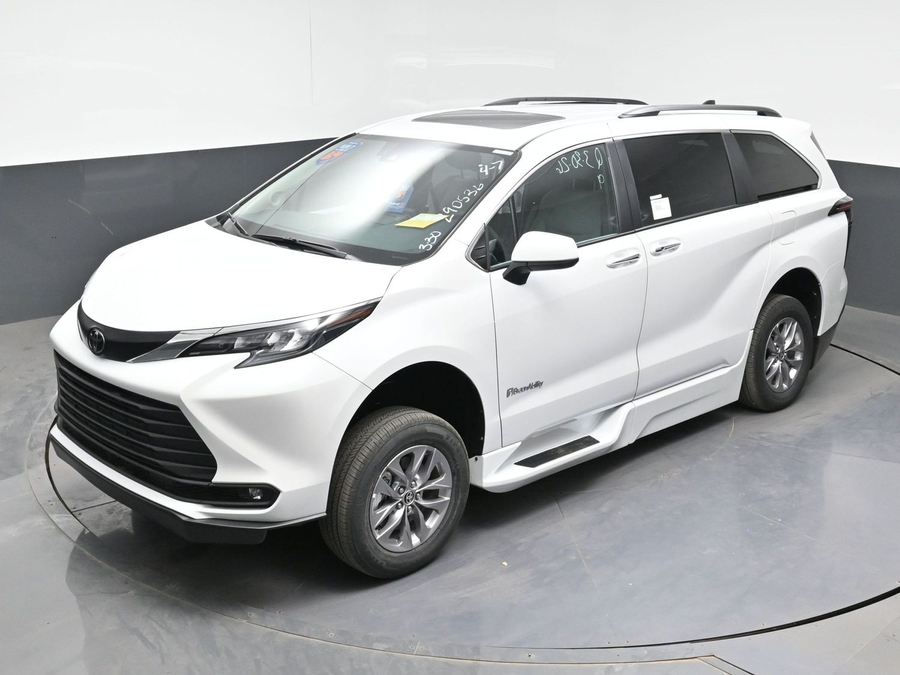 New 2026 Toyota Sienna Hybrid XLE Add - BraunAbility Side Entry Fold Out Automatic Ramp