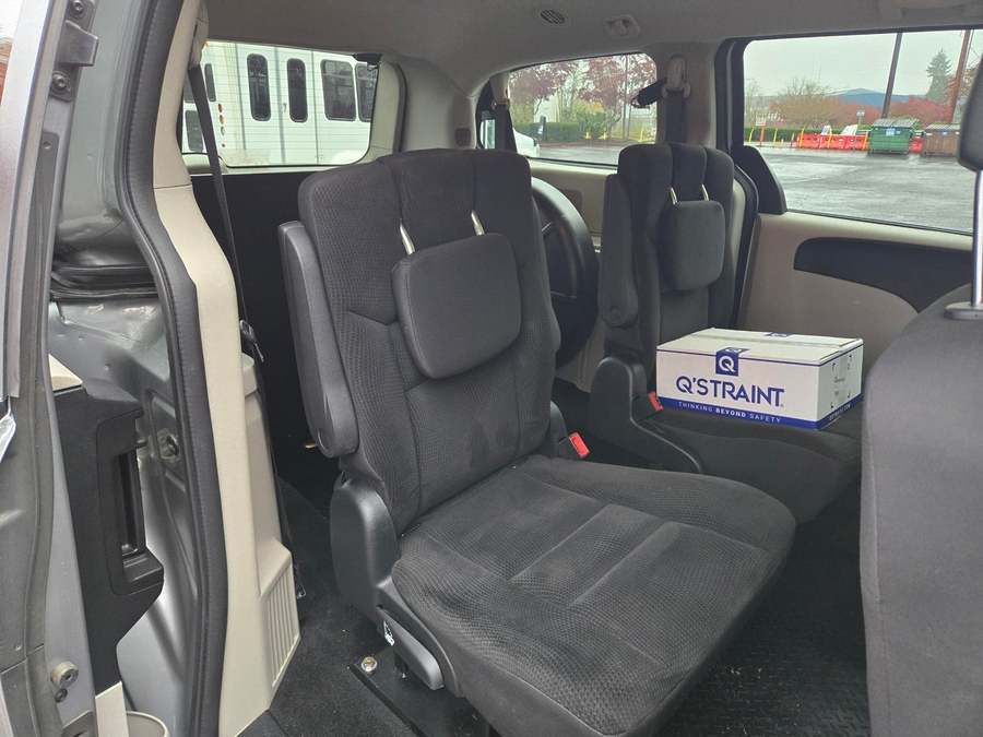 Used 2017 Dodge Grand Caravan SE - International Mobility Rear Entry Entry Fold Out Manual Ramp