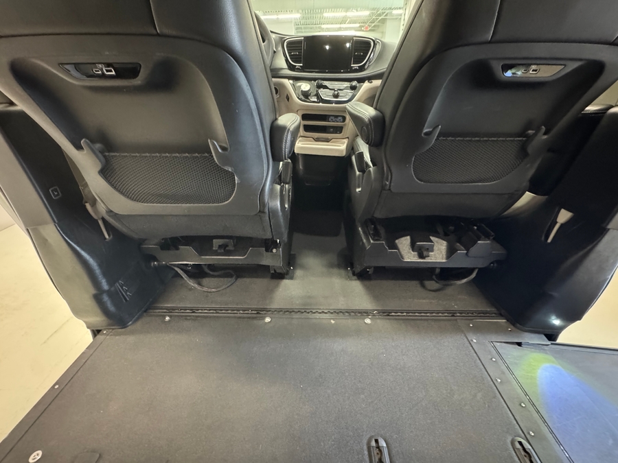 2022 Chrysler Pacifica Touring L - Photo 7