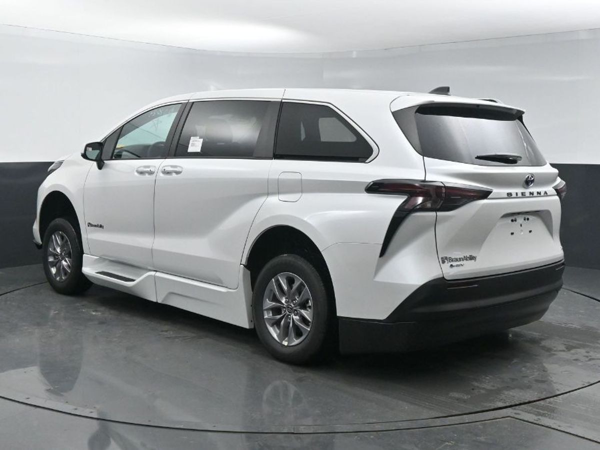 2025 TOYOTA SIENNA - Image 22