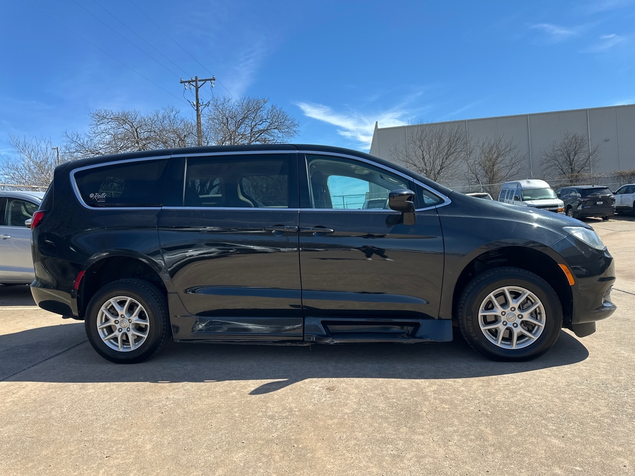 Used 2017 Chrysler Pacifica Touring - ROLLX  Entry  Ramp