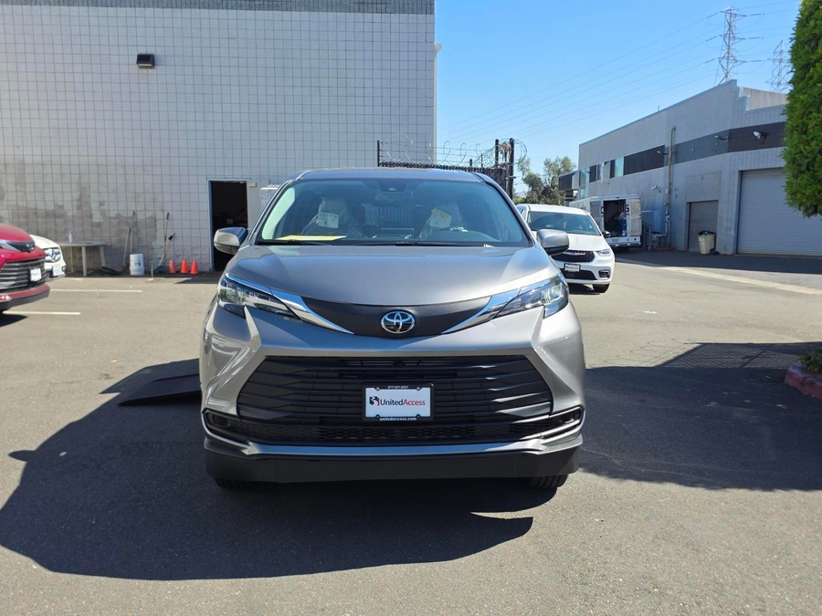 New 2026 Toyota Sienna Hybrid LE FWD - VMI Side Entry In Floor Automatic Ramp