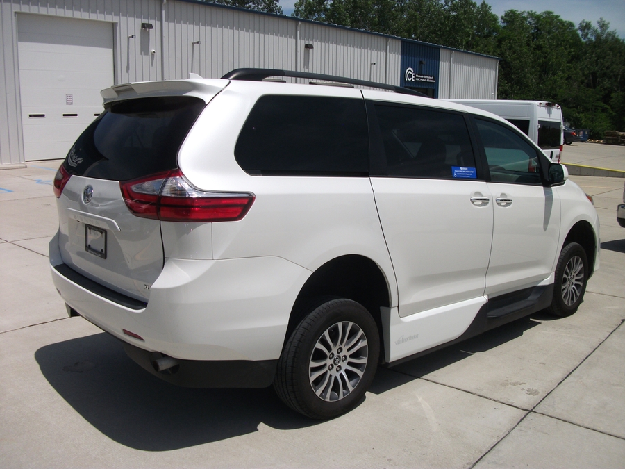 Used 2018 Toyota Sienna XLE - VMI Side Entry Entry In Floor Automatic Ramp