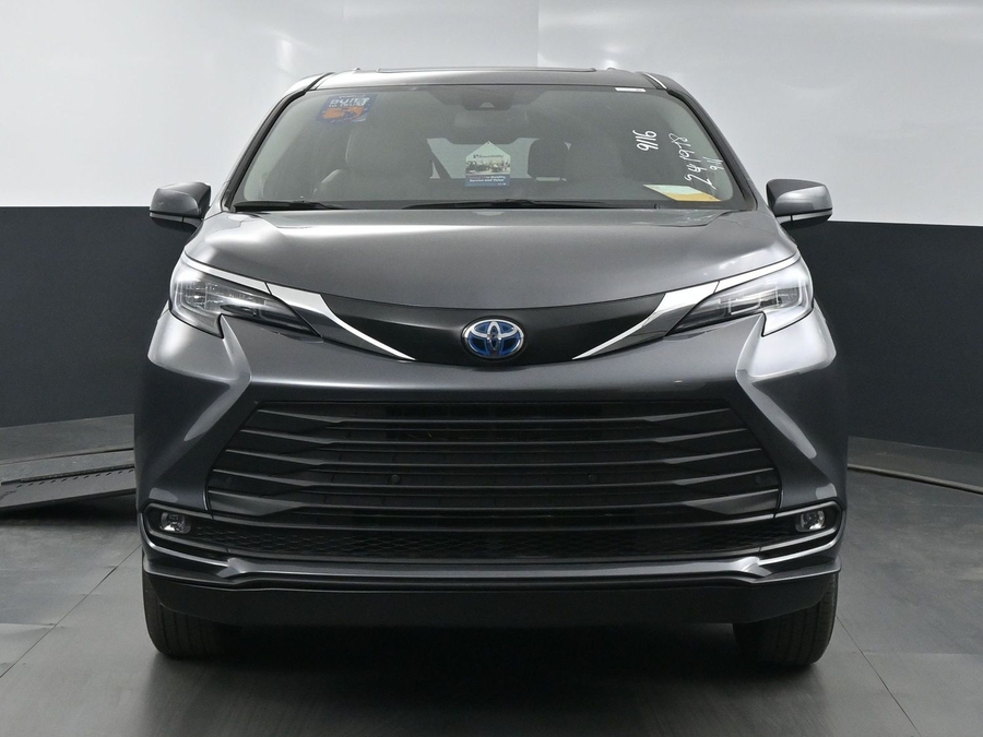 New 2025 Toyota Sienna Hybrid XLE Plus - BraunAbility Side Entry Entry In Floor Automatic Ramp