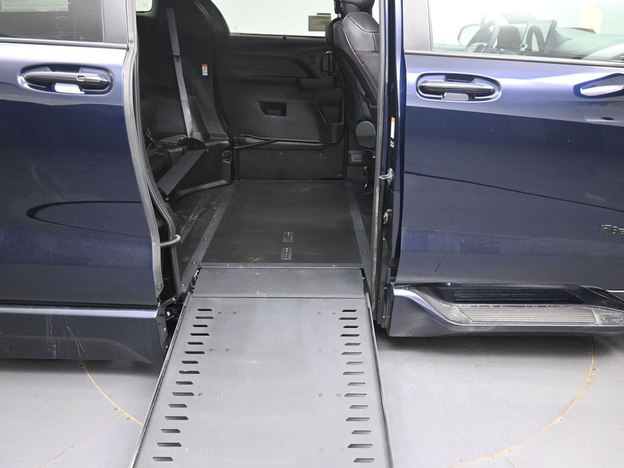 New 2026 Toyota Sienna Hybrid XSE Sport - BraunAbility Side Entry In Floor Automatic Ramp