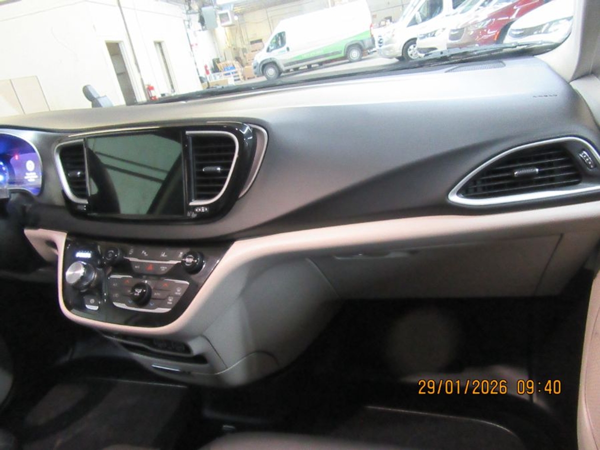 2024 CHRYSLER PACIFICA - Image 4