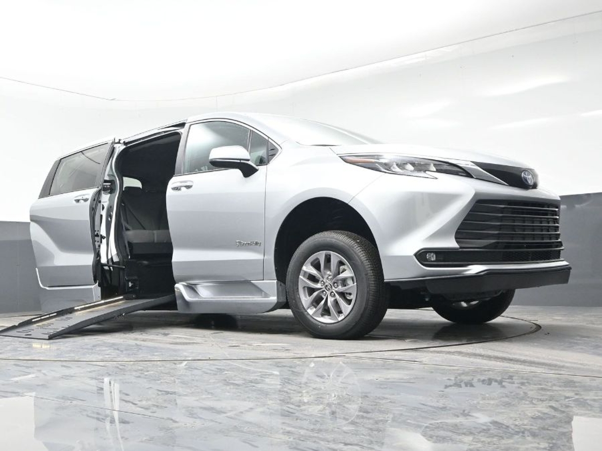 2025 TOYOTA SIENNA - Image 19