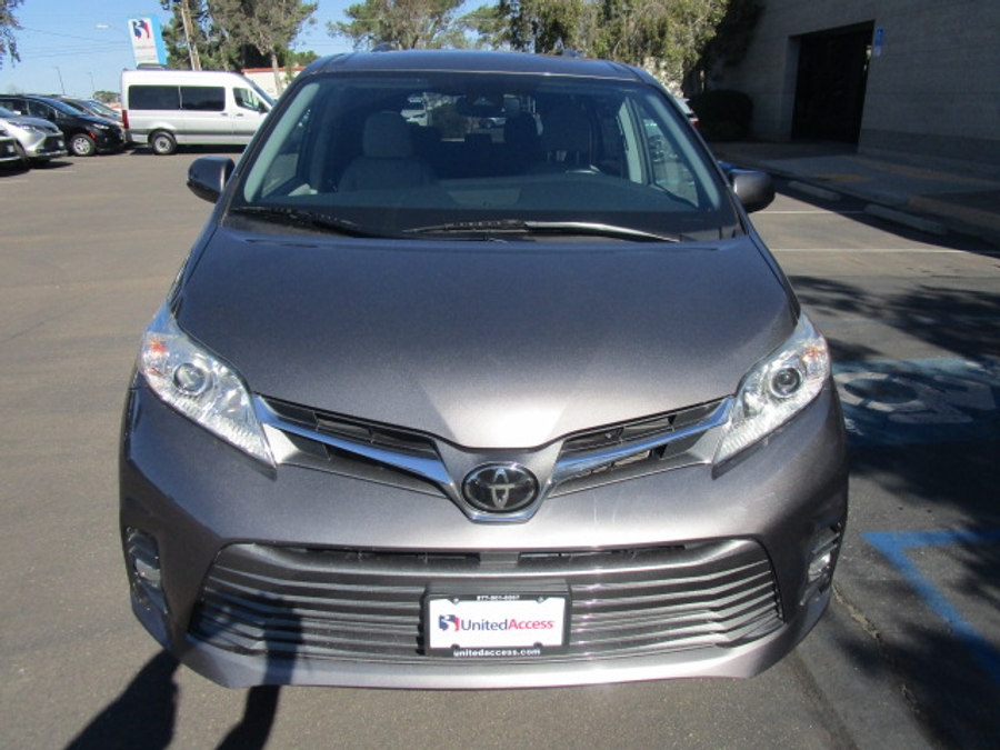 Used 2019 Toyota Sienna XLE Base - BraunAbility Side Entry Entry Fold Out Automatic Ramp