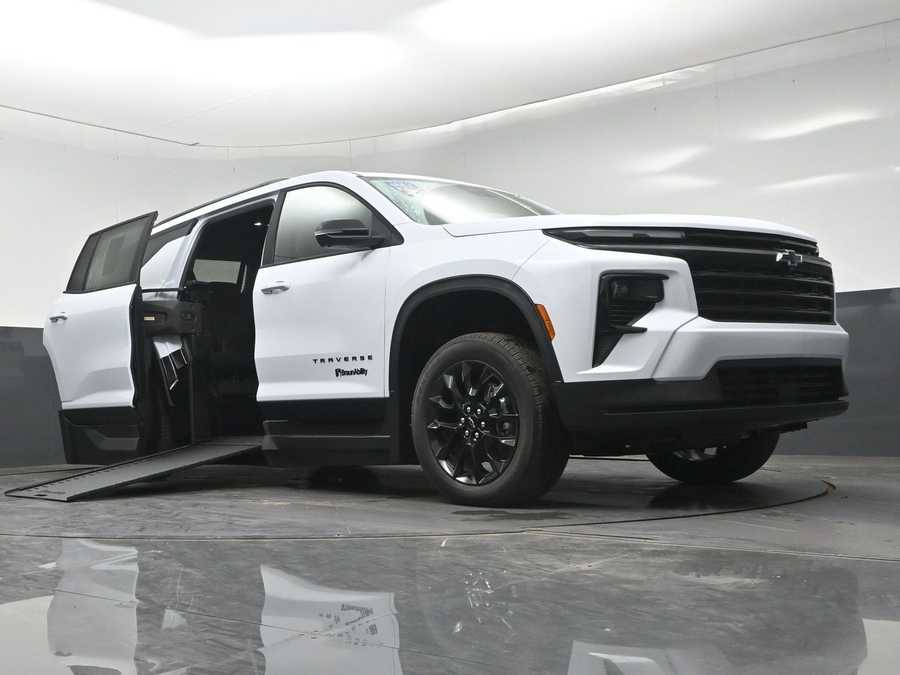New 2026 Chevrolet Traverse 1LT Midnight - BraunAbility Side Entry In Floor Automatic Ramp