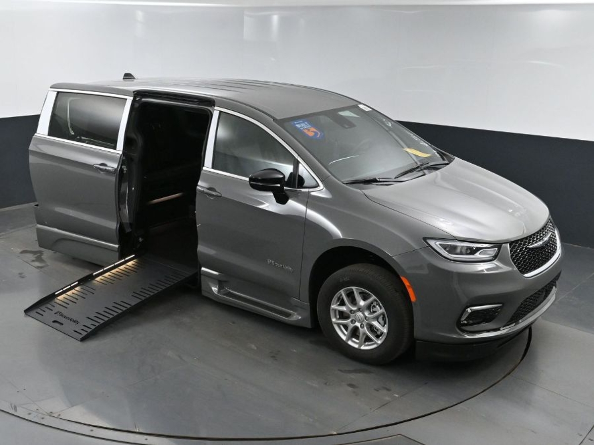 2025 CHRYSLER PACIFICA - Image 16