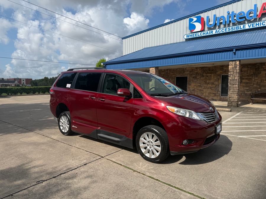 Used 2014 Toyota Sienna XLE - VMI Side Entry In Floor Automatic Ramp