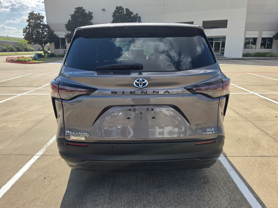 Used 2024 Toyota Sienna Hybrid XLE - BraunAbility Side Entry Fold Out Automatic Ramp