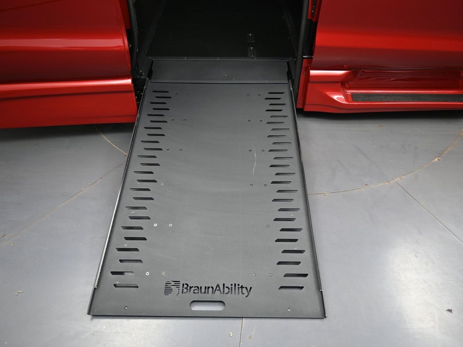 New 2026 Chrysler Pacifica Select Safety - BraunAbility Side Entry In Floor Automatic Ramp