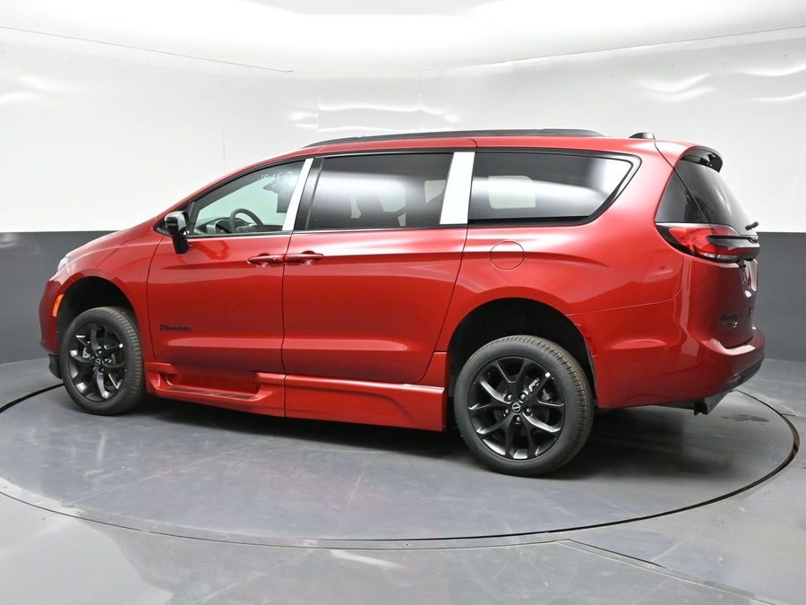 Red Chrysler Pacifica image number 6