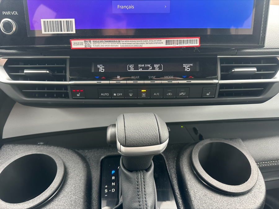 Grey Toyota Sienna image number 11